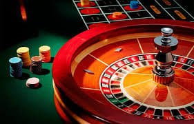 Perbandingan antarmuka aplikasi Android alexi togel dan tampilan browser di iOS